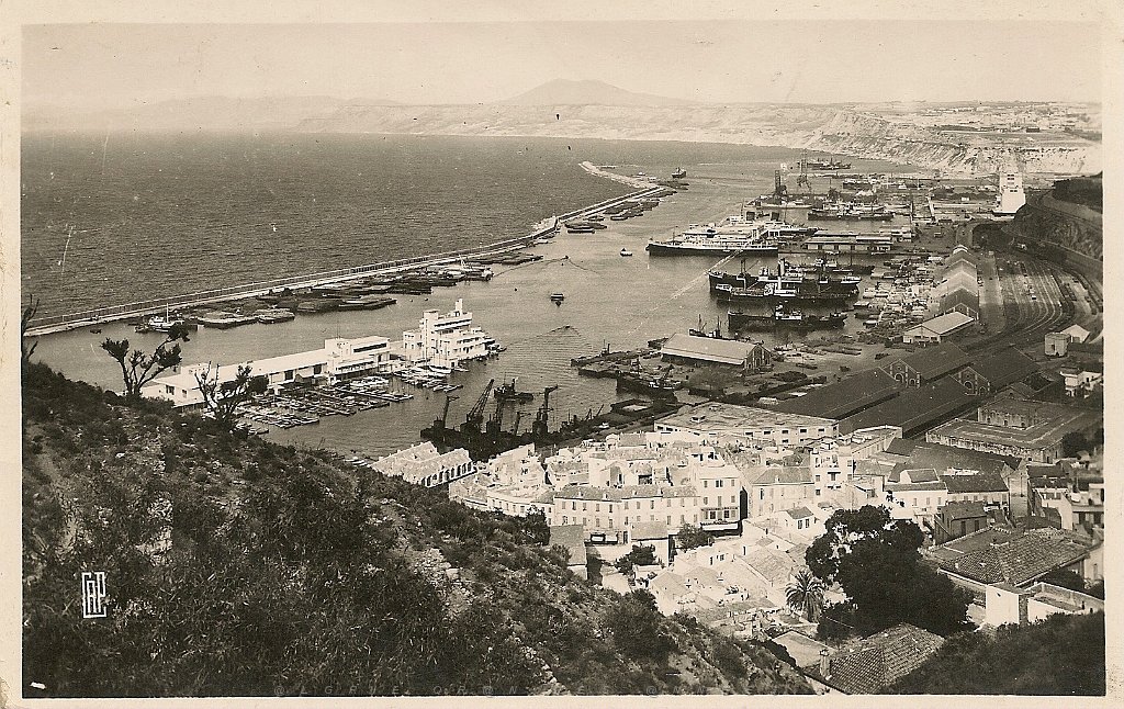 105-vue sur le port.JPG